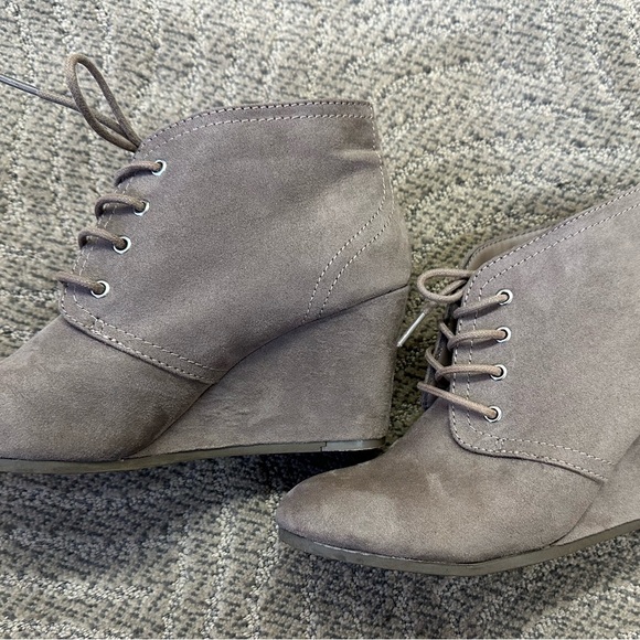 Arizona Jean Co Boots Womens 8.5 M Lilly Memory Foam Ankle Booties Wedge Beige - Picture 4 of 5